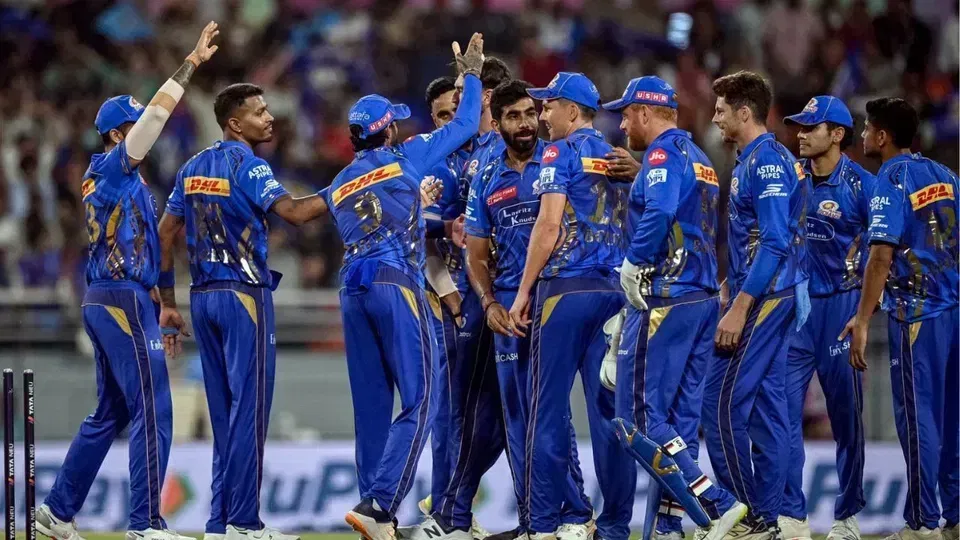 IPL 2026 से पहले मुंबई इंडियंस को लगा झटका, यह खिलाड़ी हुआ सीज़न से बाहर